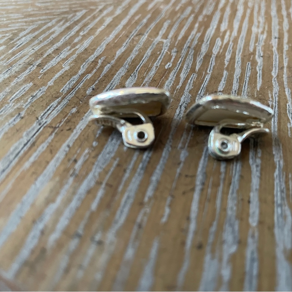 5 pairs of vintage clip on earrings - Picture 6 of 12